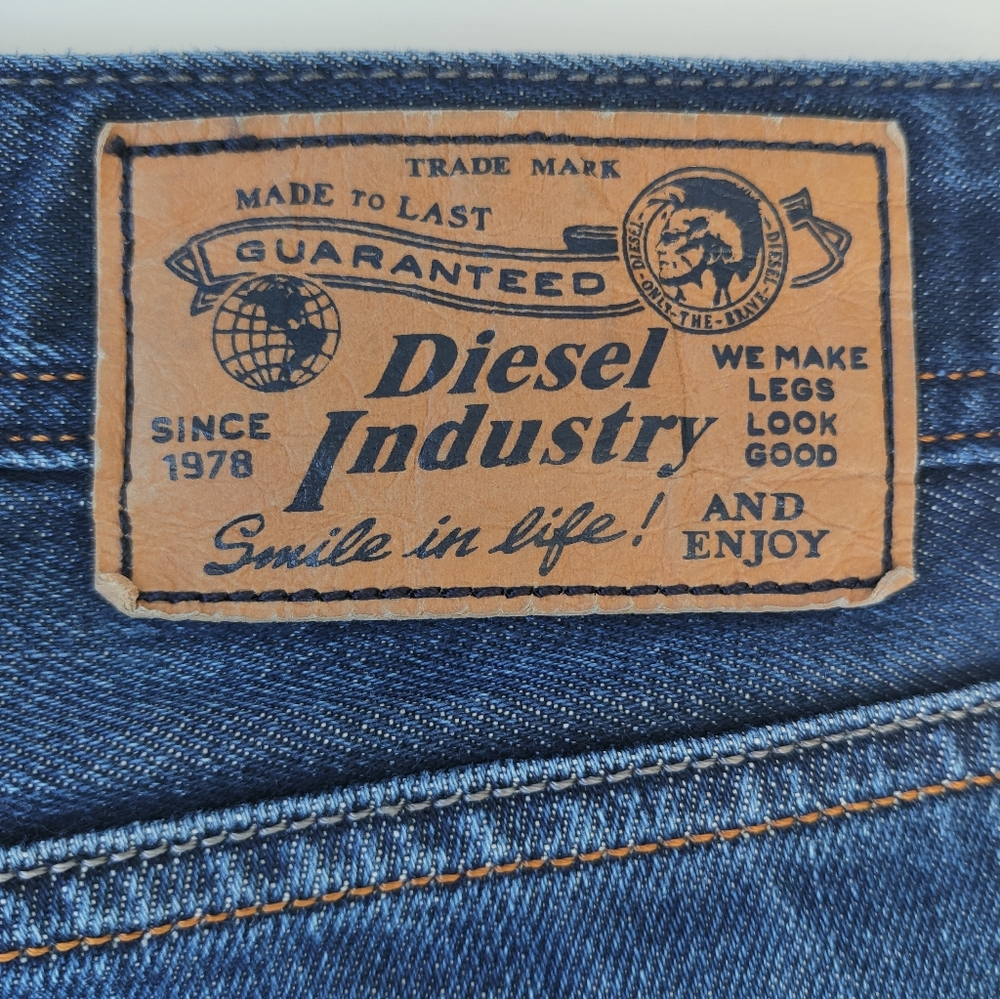 Diesel Larkee Jeans - Picture 13 of 15